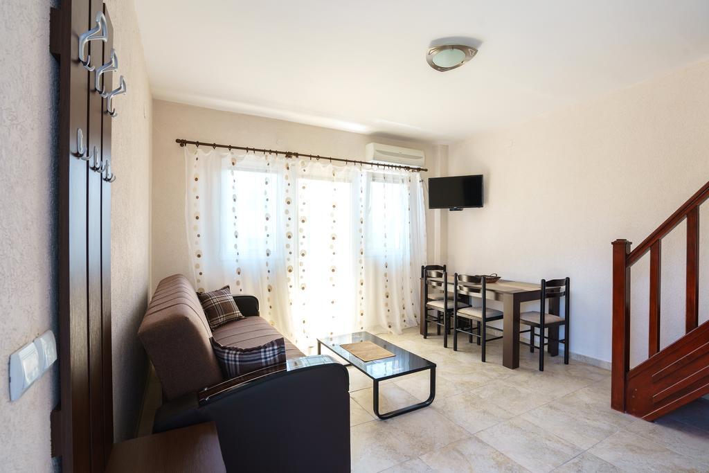 Apartments Lora Bar Exterior foto